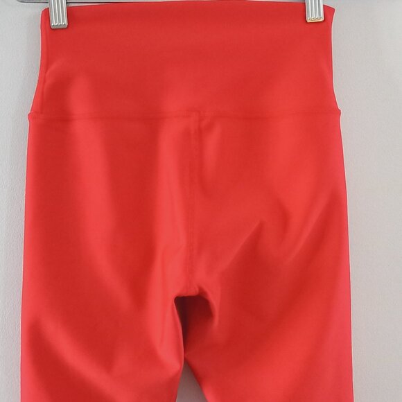 ALO YOGA AIRLIFT BRA in white AND LEGGINGS in red - set - S - Picture 5 of 14